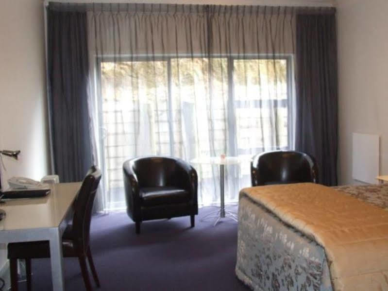 Amethyst Court Motor Lodge Porirua Bagian luar foto